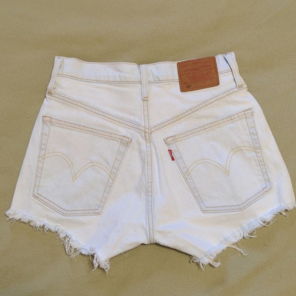 💥BUNDLE (2/$40, 3/$55)💥 LEVI’S 501 shorts high waisted - Picture 11 of 11